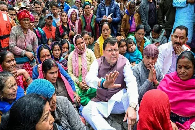 5 लाख का आश्वासन, मिले 5,000 रुपए? उत्तरकाशी के परिवारों ने किया विरोध प्रदर्शन