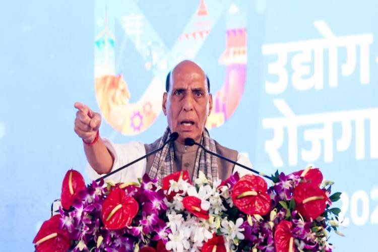 INDIA की आर्थिक गति को पटरी से उतारने की साजिश, रक्षा मंत्री ने बताया कौन नहीं देखना चाहता भारत की तरक्की