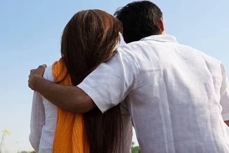 3 बच्चों को मंदिर में छोड़कर दूसरे समुदाय के युवक के साथ भाग गई महिला, बिलखते रह गए बच्चे