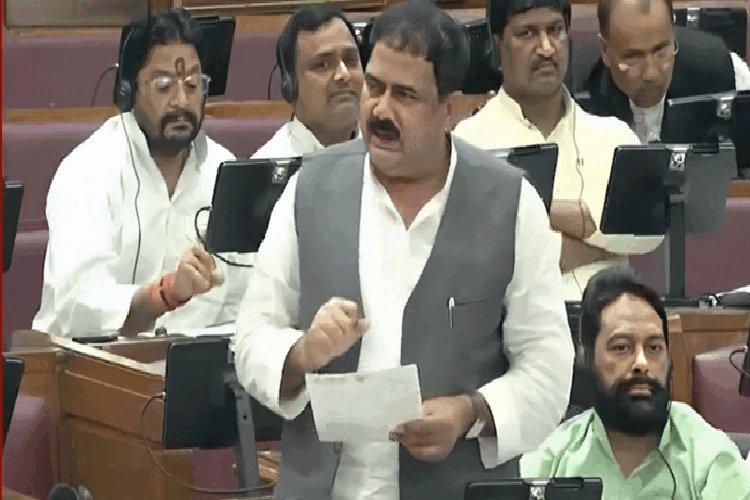 यूपी विधानसभा में गरमाया माहौल: बीजेपी विधायकों में भिड़ंत, सपा ने उड़ाया मजाक