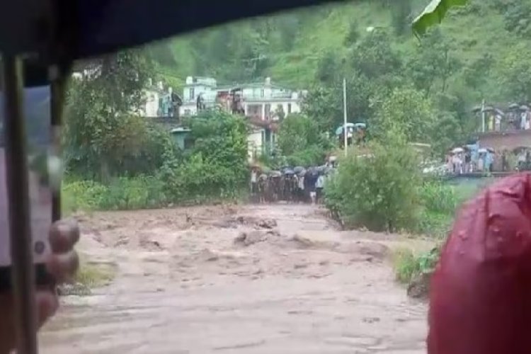 किश्तवाड़ में बादल फटने से भारी तबाही, दो सीआईएसएफ जवानों समेत कम से कम 40 लोगों की मौत