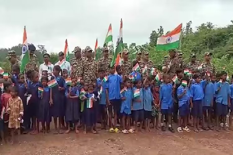छत्तीसगढ़ के नक्सल प्रभावित 29 गांवों में आजादी के बाद पहली बार फहराया गया तिरंगा
