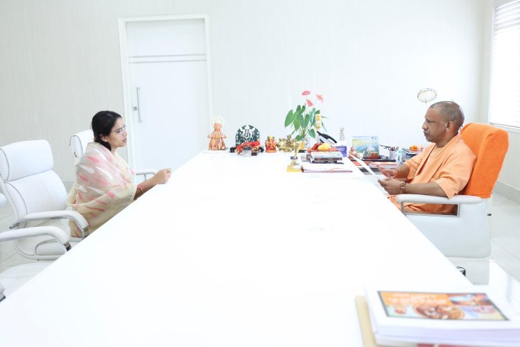 पूजा पाल ने लिया योगी आदित्यनाथ से आशीर्वाद, शिवपाल को 24 घण्टे के भीतर जवाब!