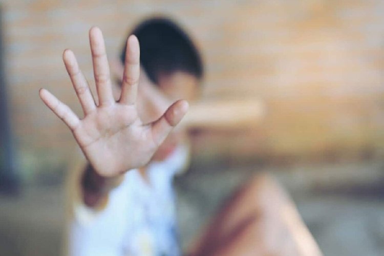 48 साल की टीचर ने 13 साल के लड़के के साथ कई बार की गंदी हरकत, महिला पर पॉक्सो एक्ट में होगी कार्रवाई!