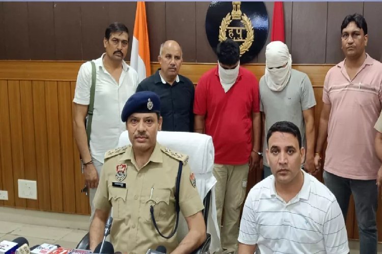 इंस्पेक्टर को फांसकर संबंध बनाने का दिया ऑफर, फिर महिला वकील और सहेली ने ऐंठे लाखों, साइको किलर सहित दो गिरफ्तार