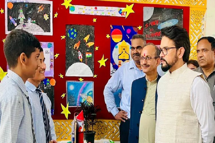 हनुमान या नील आर्मस्ट्रांग? पहला अंतरिक्ष यात्री कौन था? अनुराग ठाकुर के बयान पर विवाद