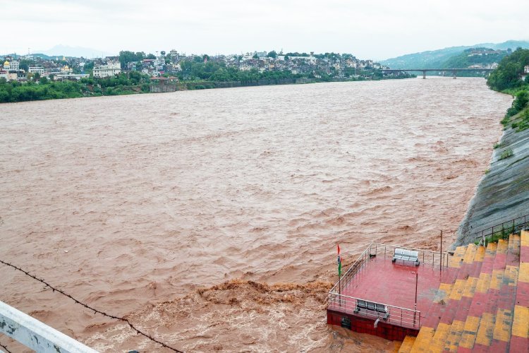 पाक को बाढ़ की चेतावनी, पर सिंधु जल संधि ठप, भारत ने फिर दिखाई दरियादिली