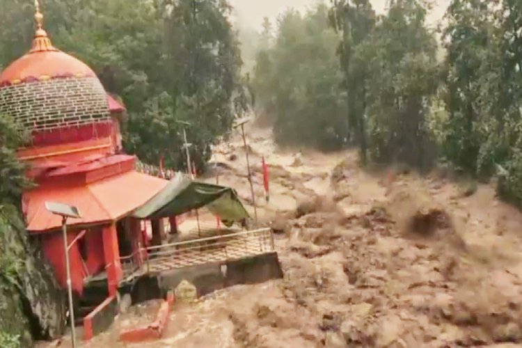 डोडा में बादल फटने से तबाही, उफान पर तवी नदी, 10 से अधिक घर क्षतिग्रस्त, देखें भयावह वीडियो