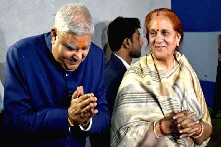 मिल गए पूर्व उपराष्ट्रपति जगदीप धनखड़, धर्मपत्नी के साथ यहां बिता रहे जीवन...