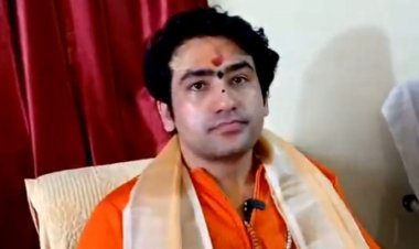 काशी विश्वनाथ मंदिर पहुंचे धीरेंद्र शास्त्री ने कहा- नहीं चाहते हैं नेपाल और बांग्लादेश जैसी स्थिति तो 24 घंटे में एक घंटा तुम्हारा, हिन्दू राष्ट्र हमारा