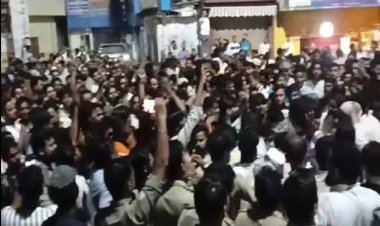 हजारों की भीड़ ने दी योगी को खुली चुनौती! थाने को घेरा, क्या UP में दंगे की है साज़िश?