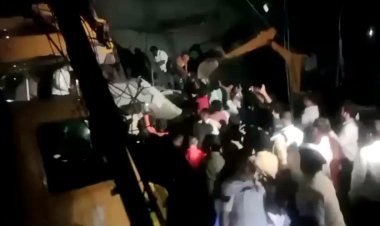इंदौर में बड़ा हादसा, भरभराकर गिरा 5 मंजिला मकान, 6 लोगों के दबे होने की सूचना, 10 घायलों का चल रहा है इलाज