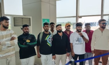 बेंगलुरु में चलाते हैं ऑटो, दर्शन के लिए फ्लाइट से आ रहे थे वाराणसी, फिर खोलने लगे कॉकपिट, जानिए कौन है 9 यात्री