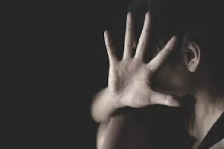 चचेरे भाई ने दोस्त के साथ मिलकर लूटी नाबालिग बहन की अस्मत, पिता की तबीयत खराब होने की बात कहकर ले गए थे साथ