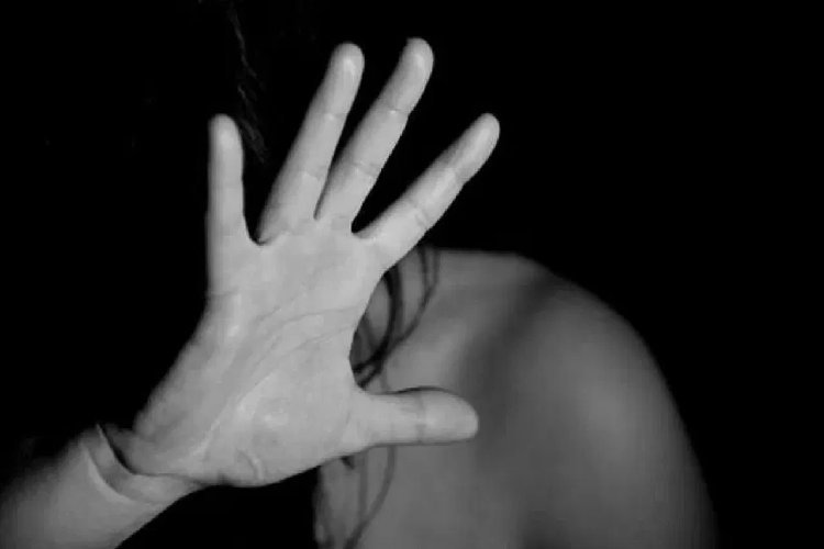 करीमनगर में शर्मनाक वारदात, बुखार से पीड़ित थी युवती, अस्पताल के टेक्नीशियन ने बेहोशी का इंजेक्शन लगाया और फिर...