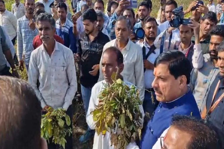 रतलाम एसपी पर भड़के CM मोहन यादव, कड़ी फटकार लगाते हुए बोले- ''भीड़ को मैं संभालूं क्या'