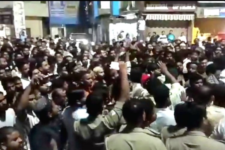 मोहम्मद पैगम्बर पर टिप्पणी के बाद शाहजहांपुर में बवाल, सैकड़ों मुस्लिम पहुंचे थाने, पुलिस ने किया लाठी चार्ज, जानिए पूरा मामला