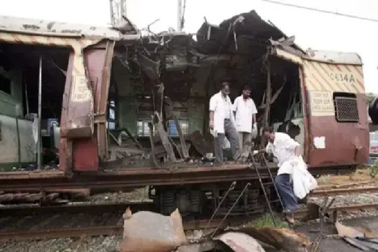 मुंबई ट्रेन ब्लास्ट केस में बरी हुए वाहिद शेख ने मांगा 9 करोड़ का हर्जाना