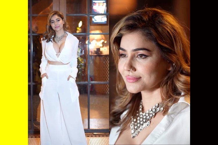 रिवीलिंग आउटफिट में Kangana Sharma ने दिखाया जलवा, वायरल हो गया वीडियो