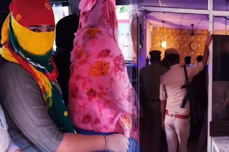 बाहर लगा था नौकरी का बोर्ड, अंदर होता था गंदा काम: पुलिस घुसी तो इस हालत में मिलीं 9 लड़कियां...