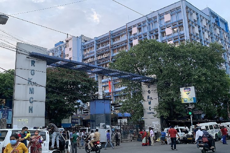 कोलकाता के आरजी कर कॉलेज में छात्रा की रहस्यमयी मौत, मां के बयान से शक गहराया