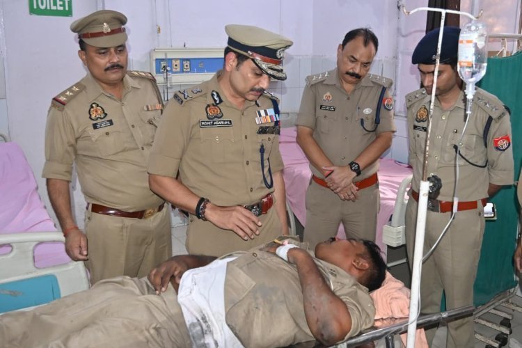 वाराणसी कचहरी में बवाल, वकीलों की पिटाई से घायल हुआ दरोगा, शरीर पर 17 घाव, 60 पर मुकदमा हुआ दर्ज