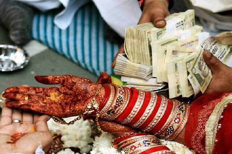 पति बोला तेरी जैसी 300 रुपए मिलती है, थाने पहुंची महिला ने दर्ज करवाया मुकदमा