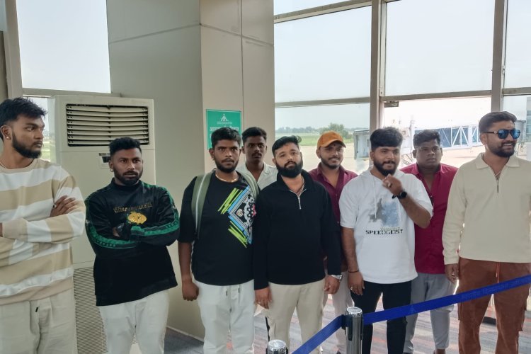 बेंगलुरु में चलाते हैं ऑटो, दर्शन के लिए फ्लाइट से आ रहे थे वाराणसी, फिर खोलने लगे कॉकपिट, जानिए कौन है 9 यात्री