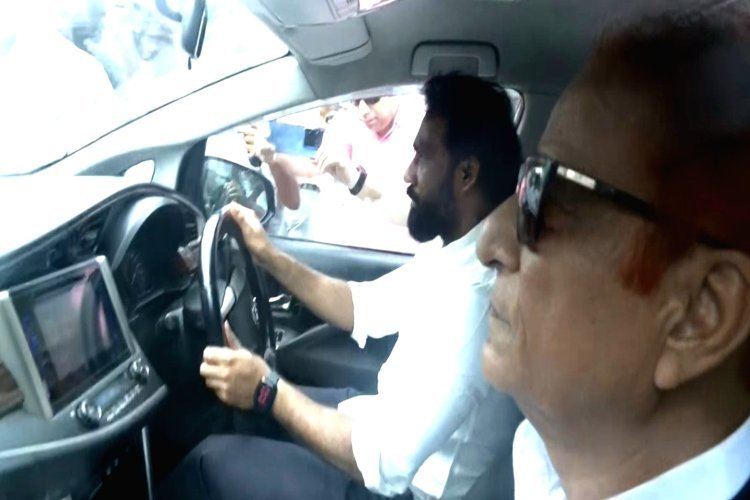आजम खान के इस बयान के बाद अखिलेश यादव का बढ़ेगा सिरदर्द, जेल से छूटकर कहा- मैं बड़ा नेता नहीं हुई कि....