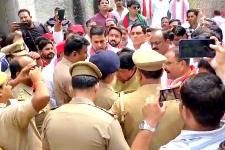 फिर सुर्खियों में आए सांसद रामजीलाल सुमन, पुलिस पर धक्का-मुक्की का आरोप, जानिए पूरा मामला