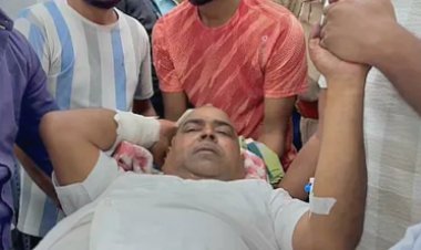 मेरे पिता आतंकवादी नहीं है जो....गायत्री प्रजापति पर हुए हमले के बाद बेटियों का छलका दर्द