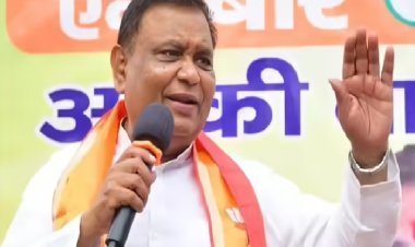 ''गांधी के विचारों ने हमें गुलाम बनाया, अतीक-मुख्तार के सफाए के लिए हथियार उठाने होंगे'' रामलीला मंच से बीजेपी सांसद का विवादित बयान