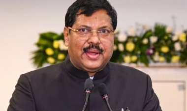 सुप्रीम कोर्ट में CJI की तरफ जूता फेंकने की कोशिश, हिरासत में आरोपी वकील