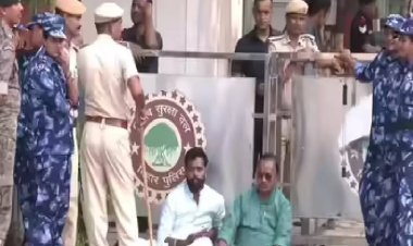 पुलिस ने नीतीश कुमार के घर के बाहर धरना दे रहे JD(U) विधायक गोपाल मंडल को हटाया