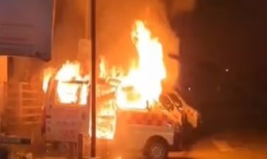 केरल के नेदुमंगद में SDPI और CPI(M) के बीच हिंसक तकरार, एम्बुलेंस में भी लगाई आग