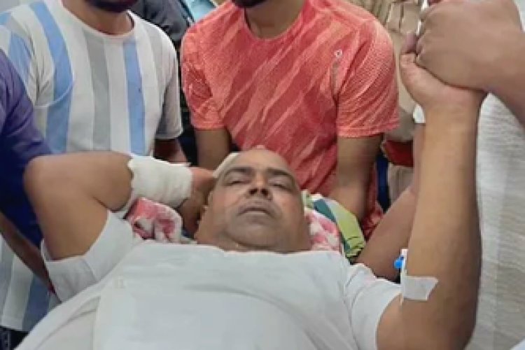 मेरे पिता आतंकवादी नहीं है जो....गायत्री प्रजापति पर हुए हमले के बाद बेटियों का छलका दर्द