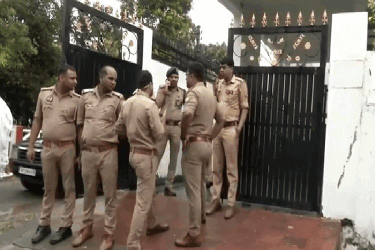 ताकि बरेली में और न बिगड़े माहौल! माता प्रसाद पांडेय और जियाउर्रहमान बर्क को किया गया नजरबंद