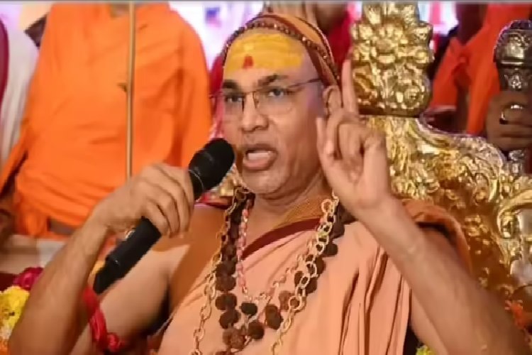 2 महीने तक बिहार में ठहरकर बीजेपी की मुश्किलें बढ़ाएंगे शंकराचार्य, चुनाव को लेकर किया बड़ा ऐलान!