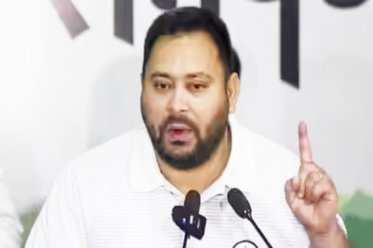 'हर घर में सरकारी नौकरी':  बिहार चुनावों से पहले तेजस्वी यादव ने किया बड़ा वादा 