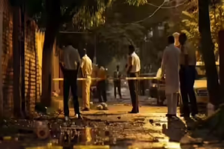 प्रेमिका से शादी करने के लिए पत्नी को जिंदा जलाया, ससुराल वाले फरार, पुलिस कर रही तलाश