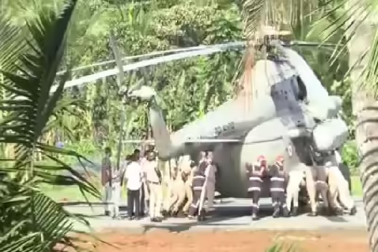 केरल में उतरते ही धंसा राष्ट्रपति द्रौपदी मुर्मू का हेलीकॉप्टर, मौके पर मौजूद सुरक्षाकर्मियों ने तुरंत लिया एक्शन