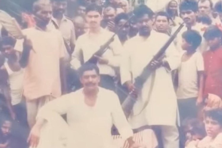 ''आचार संहिता के बावजूद हथियारबंद लोग खुलेआम घूम रहे'' लालू के पुराने साथी की हत्या पर आगबबूला हुए तेजस्वी