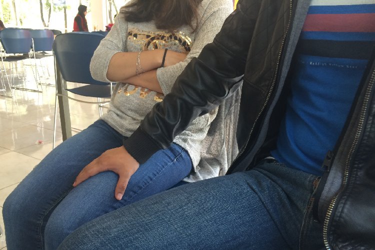 आगरा के कॉलेज में प्रोफेसर ने किया छात्रा का यौन उत्पीड़न, अश्लील मैसेज भेजने और अभद्र टिप्पणी का आरोप