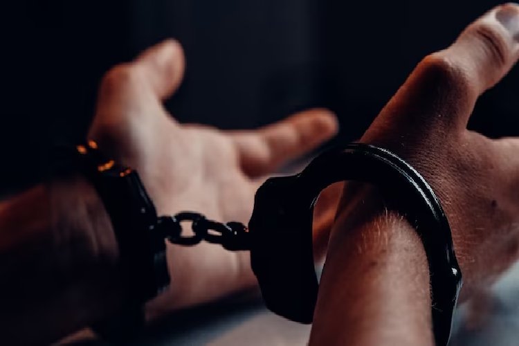 2017 से बंगाल में छुपकर रह रहा था बांग्लादेशी मुफ्ती, NRC का विरोध करने वाले पढ़ लें?