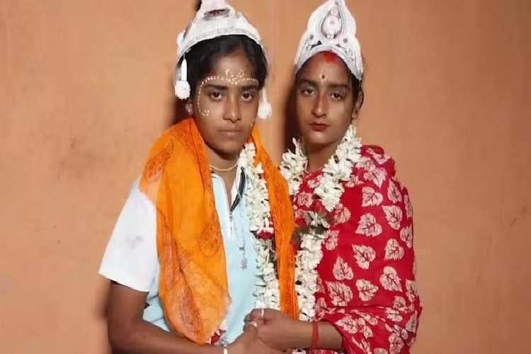 बंगाल के सुंदरबन में दो युवतियों ने आपस में की शादी, परिवार वालों ने किया विरोध, ग्रामीण खुश