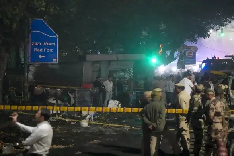 लाल किला विस्फोट के बाद CISF ने देशभर में जारी किया हाई अलर्ट; एयरपोर्ट, मेट्रो और सरकारी इमारतों पर कड़ी निगरानी