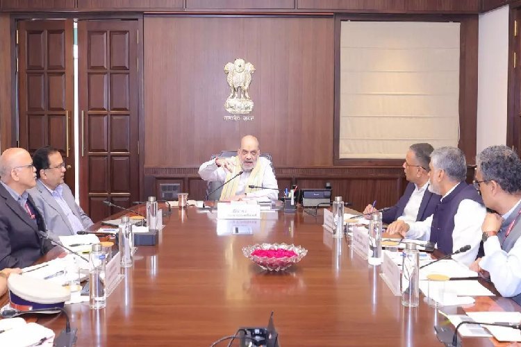 ''हर एक दोषी को खोज निकालो...'' दिल्ली कार विस्फोट के बाद सुरक्षा एजेंसियों को अमित शाह का निर्देश