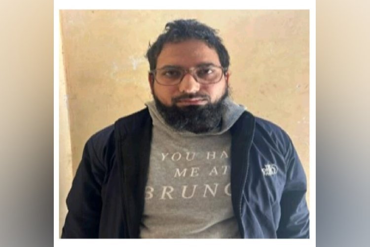 फरीदाबाद विस्फोटक मामले में पहली गिरफ्तारी जम्मू-कश्मीर के इमाम की हुई, पत्नी भी हिरासत में