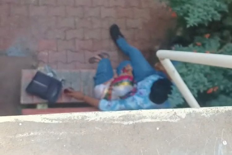 अस्पताल की झाड़ियों में और कंबल के नीचे चल रहा था कांड, MP पुलिस ने लिया तगड़ा एक्शन