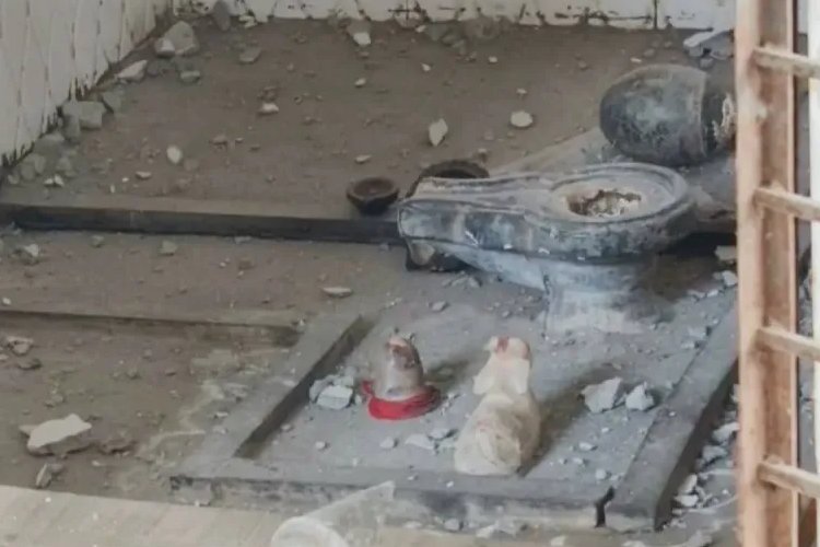 शिव मंदिर में तोड़फोड़, शिवलिंग बाहर फेंका; गांव में तीसरी बार भड़का तनाव